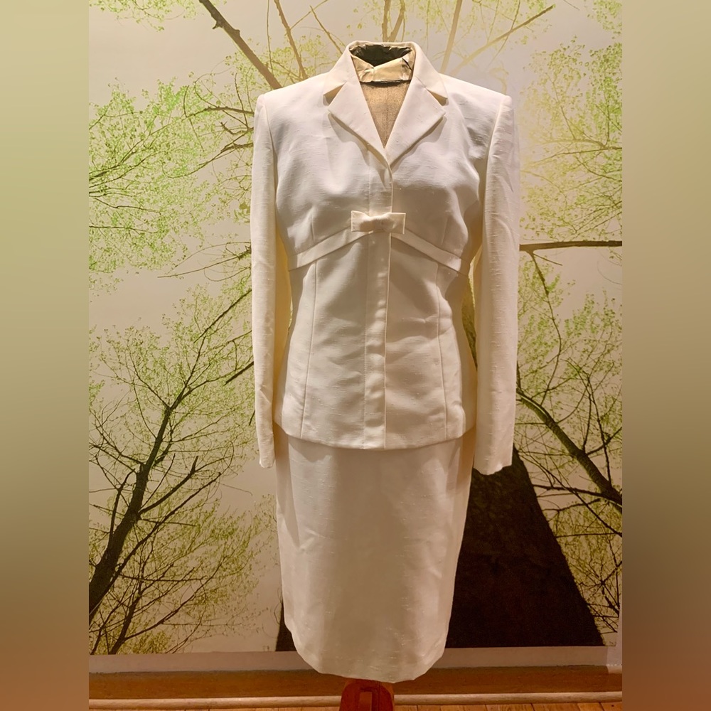 Kasper white skirt suit